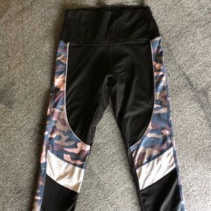 Like new PINK ultimate black&pink camo legging - S
